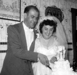 Kay & Jim cutting their wedding cake